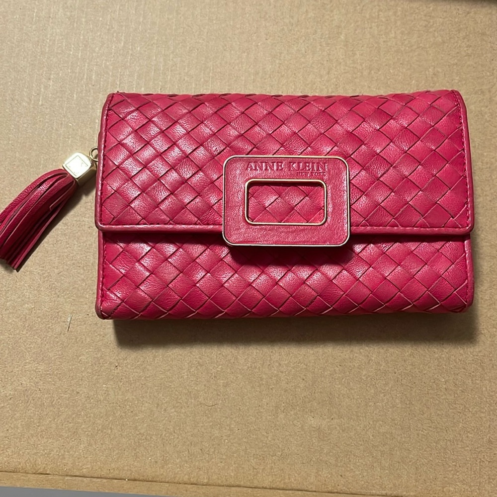Anne Klein New York Pink gorgeous wallet with multiple card slots